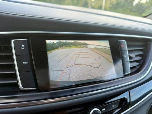 Used 2019 Buick Enclave Essence AWD/4WD image 18