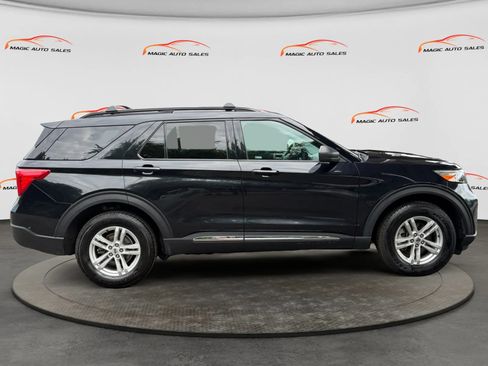 Used 2021 Ford Explorer XLT AWD/4WD image 6