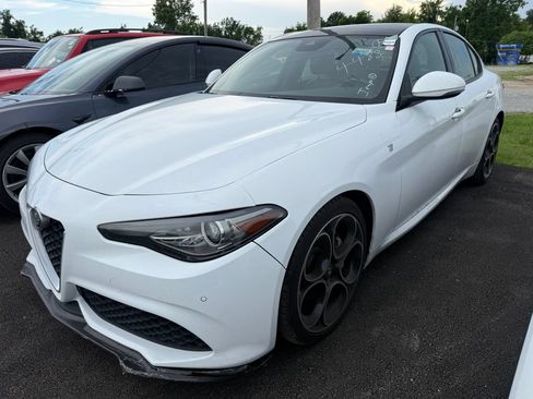Used 2022 Alfa Romeo Giulia Ti RWD image 15