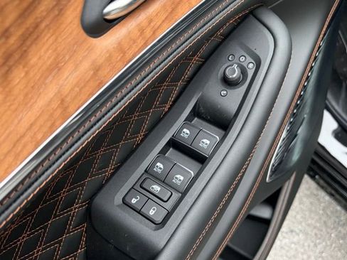 New 2026 Jeep Grand Cherokee Summit AWD/4WD image 11