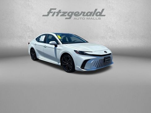 Used 2025 Toyota Camry XSE FWD image 1