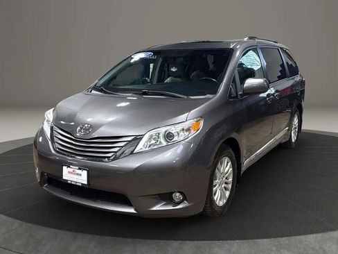 Used 2017 Toyota Sienna XLE w/ XLE Navigation Package image 1