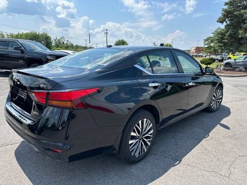 Used 2023 Nissan Altima 2.5 SV w/ SV Premium Package AWD/4WD image 5