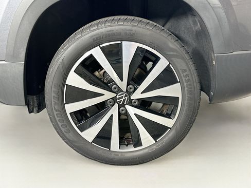 Used 2022 Volkswagen Taos SE FWD image 11