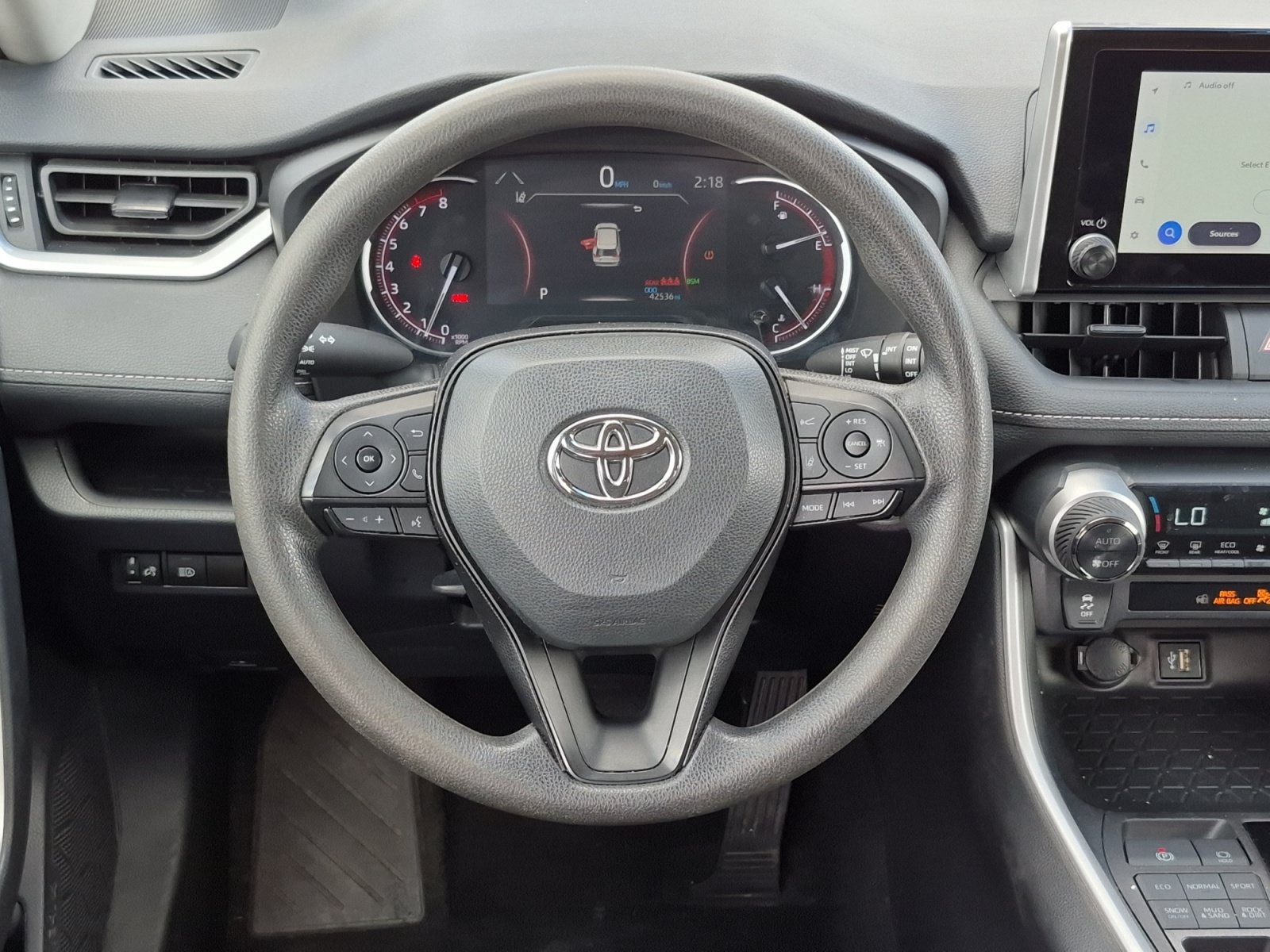 Used 2024 Toyota RAV4 XLE AWD/4WD image 26