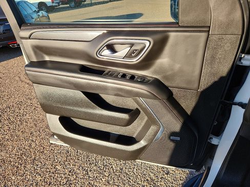 Used 2022 Chevrolet Suburban RST w/ Luxury Package image 14