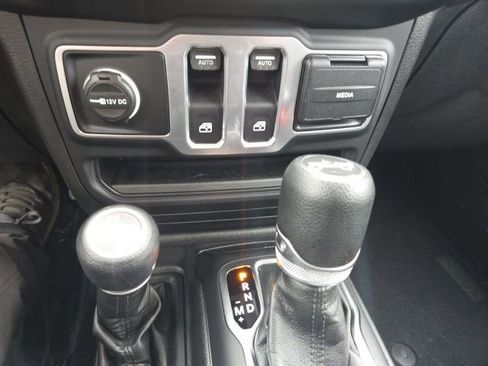 Used 2019 Jeep Wrangler Sport image 12