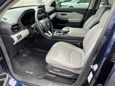 Used 2025 Honda Pilot EX-L image 2