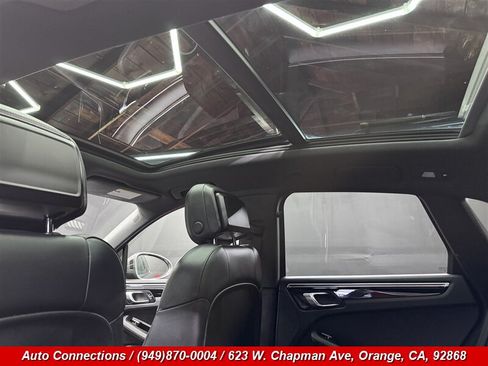 Used 2018 Porsche Macan AWD/4WD image 23