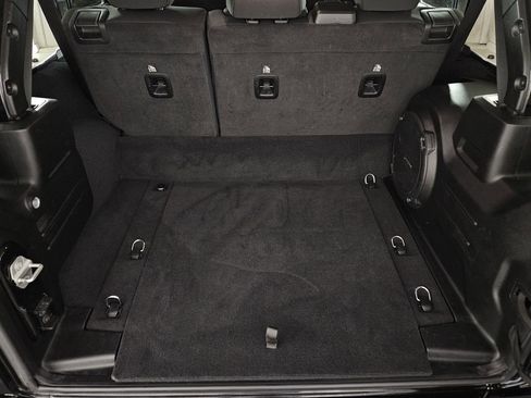 Used 2023 Jeep Wrangler Unlimited image 32