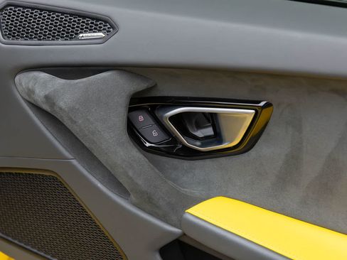 Used 2023 Lamborghini Huracan Tecnica RWD image 38