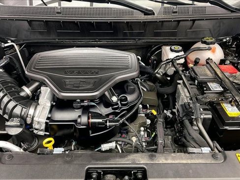 Used 2025 Cadillac XT6 Premium Luxury image 9