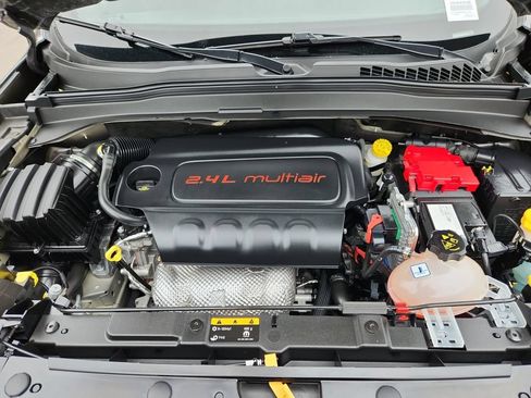 Used 2021 Jeep Renegade Latitude AWD/4WD image 24