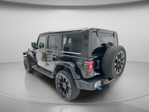 Used 2023 Jeep Wrangler Unlimited Sahara w/ Cold Weather Group AWD/4WD image 8