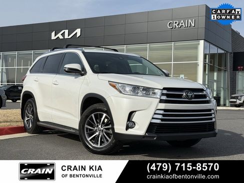 Used 2017 Toyota Highlander XLE image 1