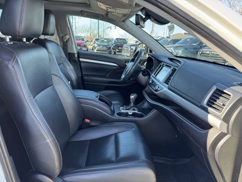 Used 2019 Toyota Highlander XLE image 40