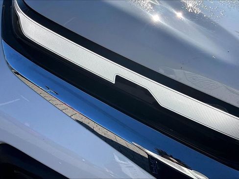 Used 2024 Chevrolet Traverse LS image 32