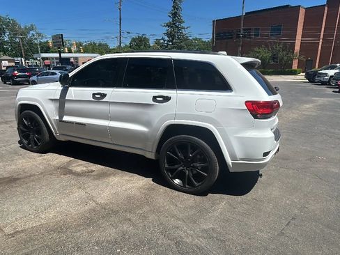 Used 2020 Jeep Grand Cherokee Overland AWD/4WD image 28