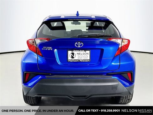 Used 2020 Toyota C-HR XLE image 6