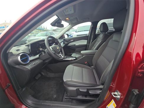 Certified 2025 Chevrolet Trax LT w/ LT Convenience Package image 15