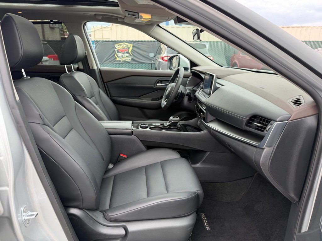 Used 2023 Nissan Rogue SV w/ SV Premium B Package AWD/4WD image 21