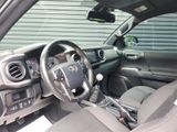Used 2018 Toyota Tacoma TRD Off-Road image 4