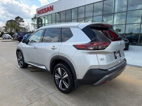 Used 2022 Nissan Rogue SL w/ SL Premium Package image 3