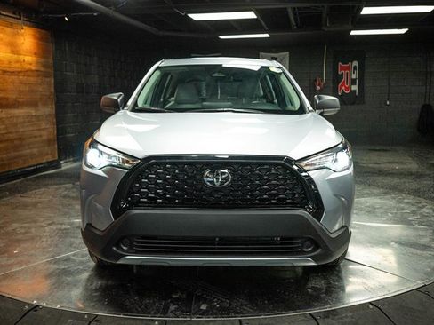 Used 2025 Toyota Corolla Cross L FWD image 4