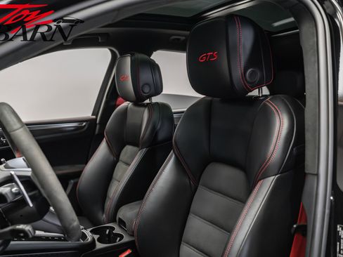 Used 2023 Porsche Macan GTS w/ GTS Sport Package image 23