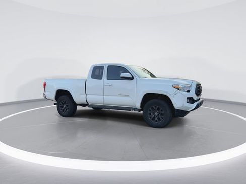 Used 2020 Toyota Tacoma SR5 RWD image 2