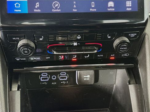 Used 2023 Jeep Grand Cherokee Limited image 24