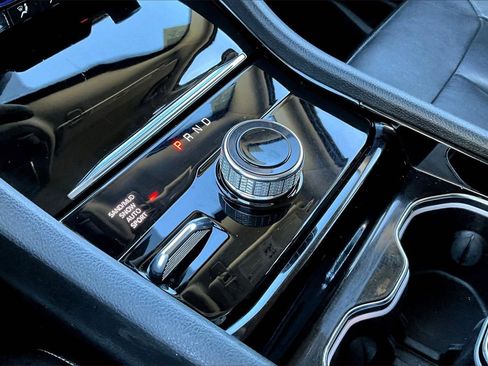 Used 2023 Jeep Grand Cherokee L Limited w/ Black Appearance Package image 31