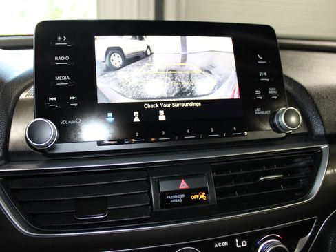 Used 2019 Honda Accord LX image 14