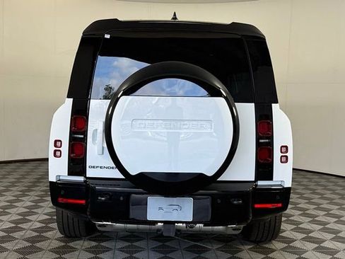 New 2025 Land Rover Defender 130 X-Dynamic SE image 7