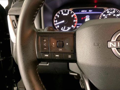 Used 2025 Nissan Rogue SV AWD/4WD image 18