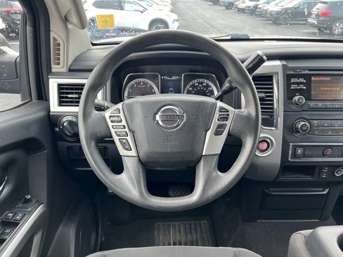 Used 2017 Nissan Titan SV image 18
