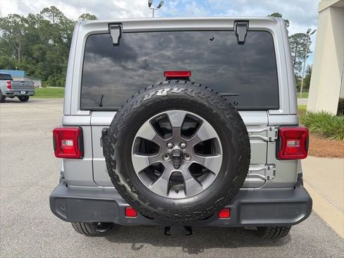 Used 2020 Jeep Wrangler Unlimited Sahara AWD/4WD image 7