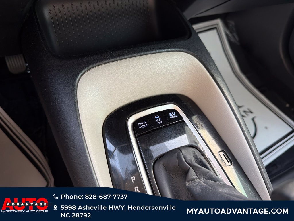Used 2020 Toyota Corolla LE FWD image 18