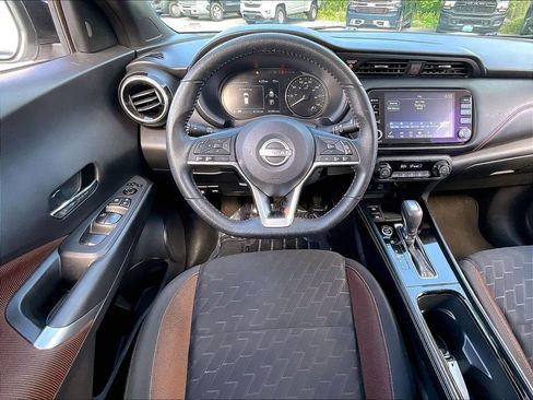 Used 2024 Nissan Kicks SR FWD image 16