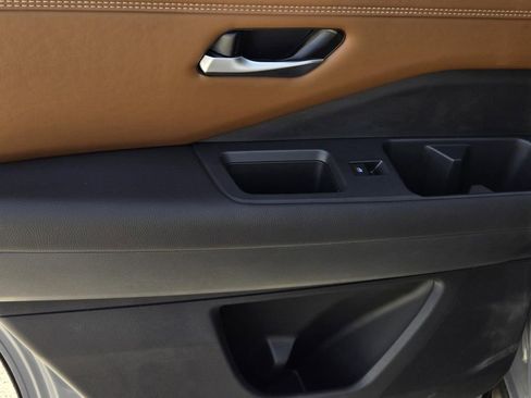 New 2026 Nissan Pathfinder Platinum AWD/4WD image 12