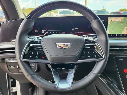 Used 2025 Cadillac Escalade V AWD/4WD image 28