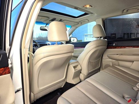 Used 2010 Subaru Outback 2.5i Limited image 12