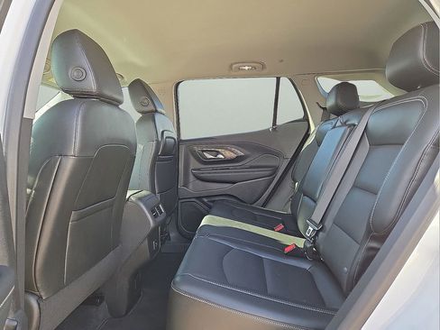 Used 2024 GMC Terrain SLT image 17