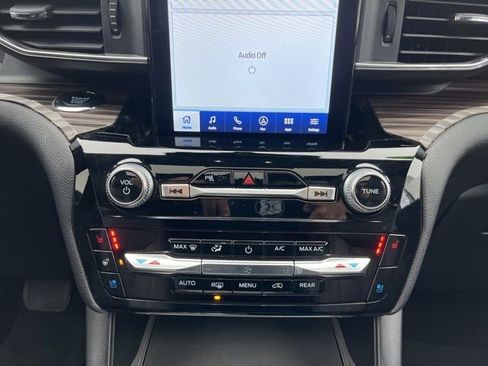 Used 2023 Ford Explorer Limited w/ Limited Technology Package image 22