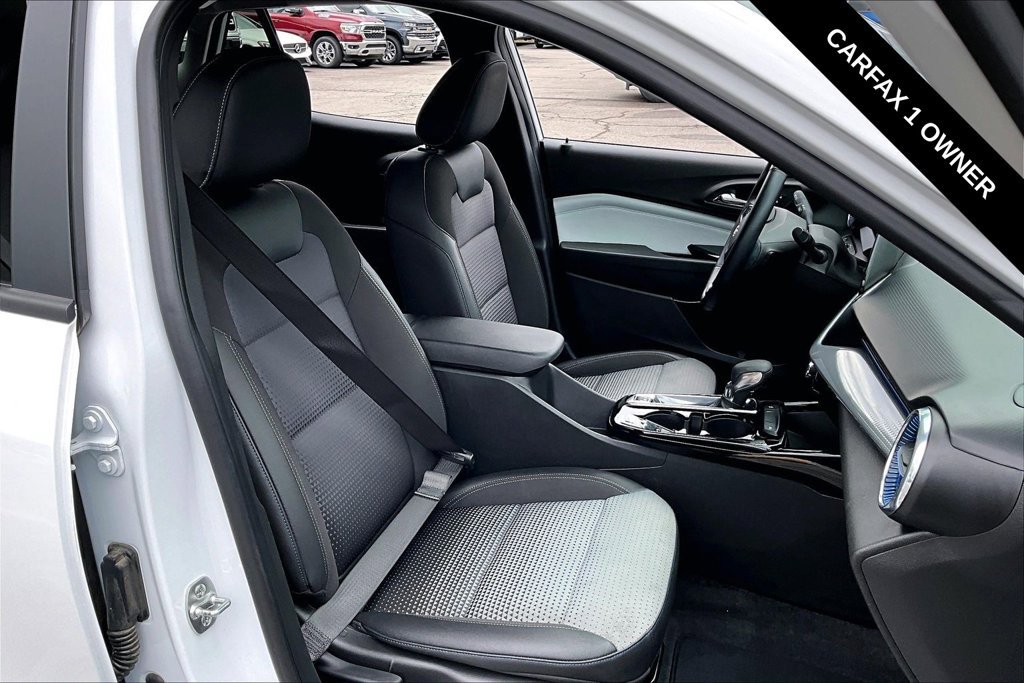 Used 2025 Chevrolet Trax LT FWD image 27