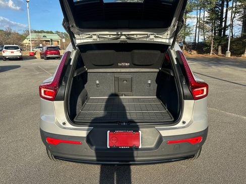 Used 2024 Volvo XC40 B5 Core image 18