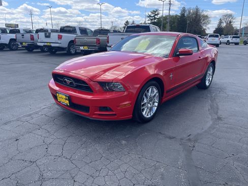 Used 2013 Ford Mustang Premium RWD image 4
