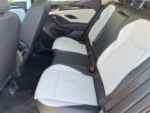 New 2026 Volkswagen Tiguan SE image 24