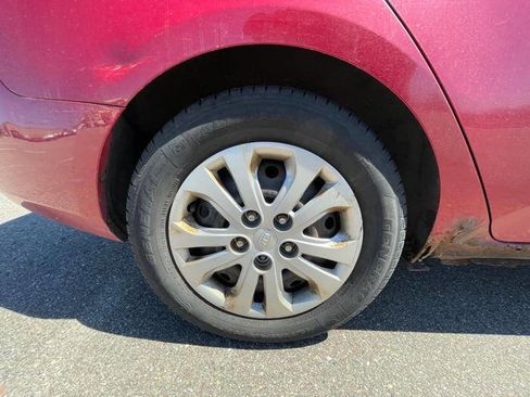 Used 2013 Kia Forte EX image 16