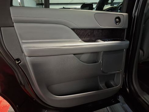 Used 2019 Lincoln Navigator L Reserve image 18